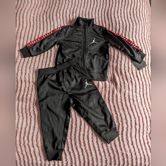BNWT baby sweat suit - Picture 1 of 3